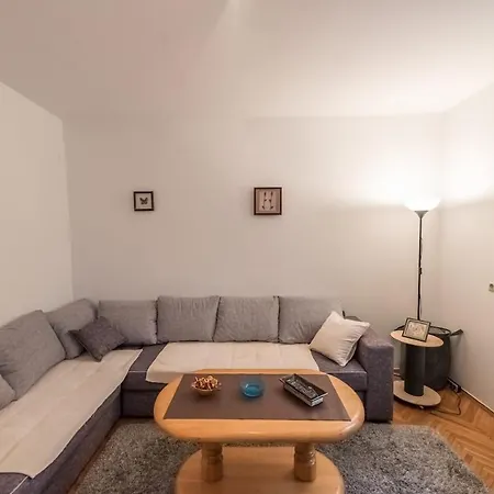 Apartment Chill Close 2 Stadium