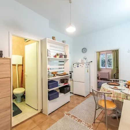 Chill Close 2 Stadium Apartment