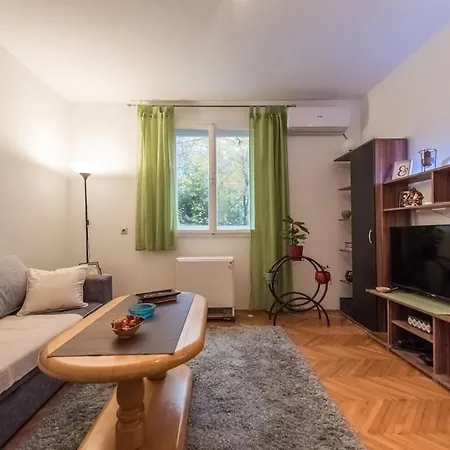 Apartment Chill Close 2 Stadium